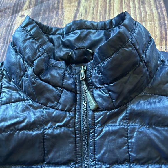 Men’s The Northface Thermoball Jacket Navy Size Medium - Picture 5 of 14